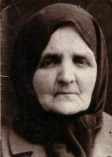 Feride Apak Kimdir? (Feride Apak)